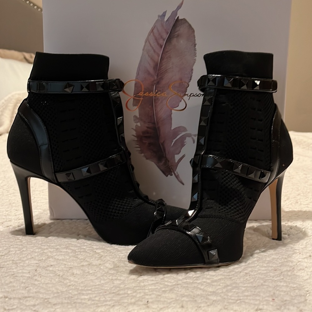 Jessica Simpson Black Stiletto Booties. Sz 7, 4” in. Stretch Knit foot/ankle